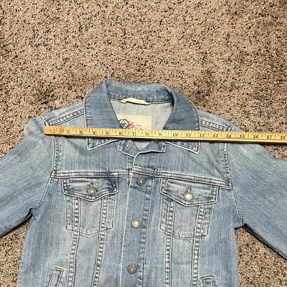 Classic Light Blue Denim Jacket - Picture 5 of 7